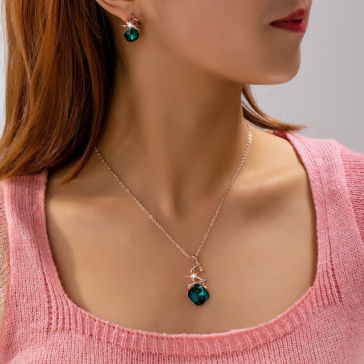 Women's Fashion Emerald Suite Rose Gold Light Luxury Minority Jewelry Set