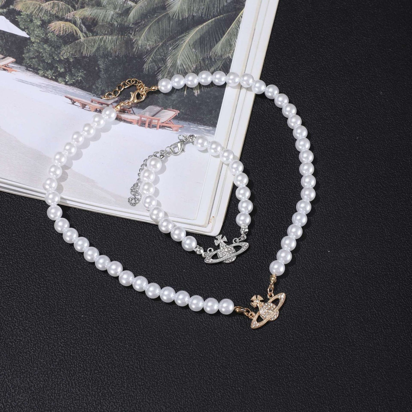 Fashion Simple Queen Mother Elegant Shining Diamond Saturn Pendant Necklaces