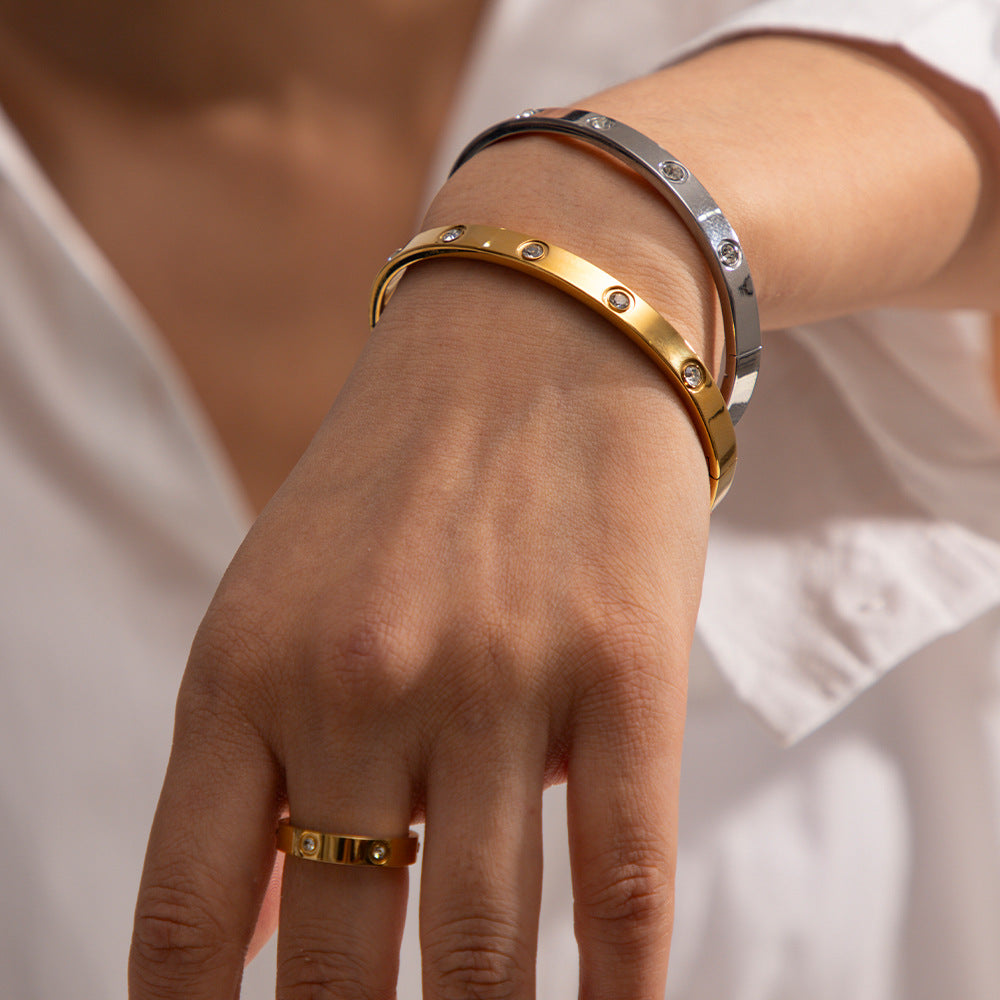 Bracelets en titane simples incrustés d'or pour femmes, diamants ronds blancs, à la mode