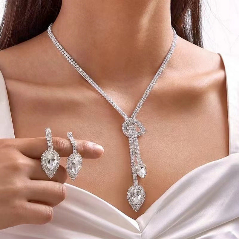 Ensemble simple de strass, chaîne, robe de mariée, colliers de dîner