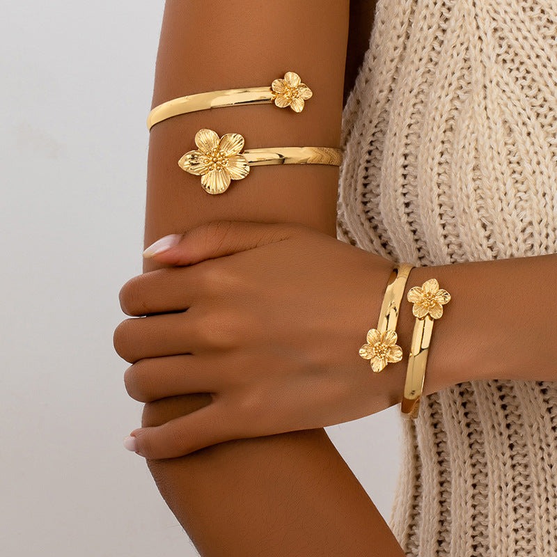Pleated Flower Pattern Open Fashion Refined Bracelet
