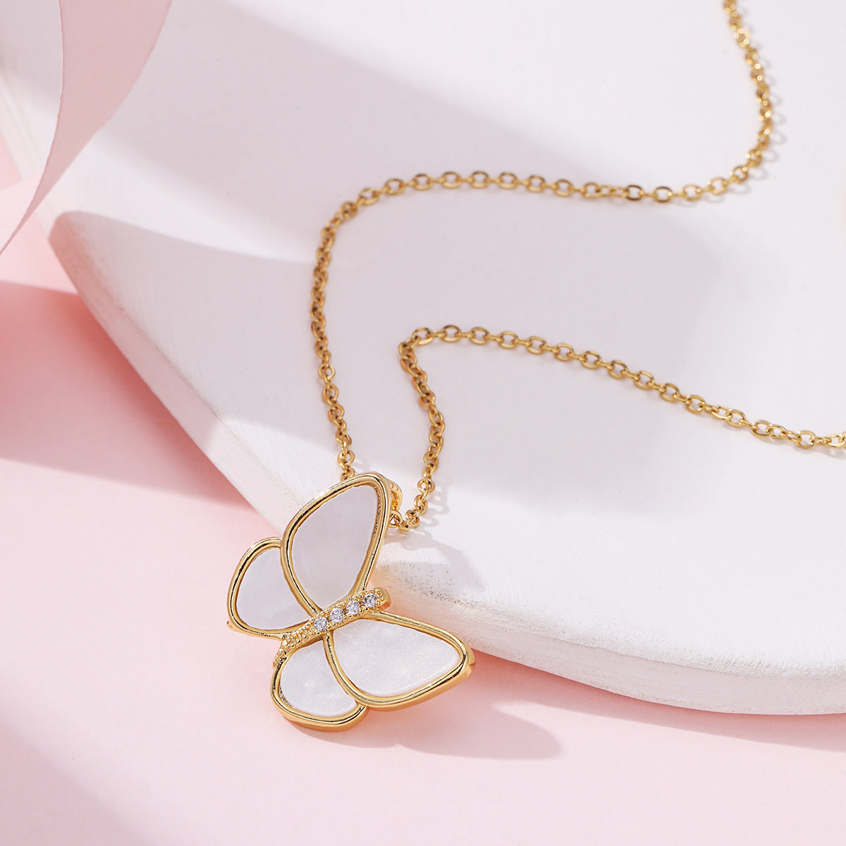 Female Refined Stylish Versatile Light Luxury Necklace