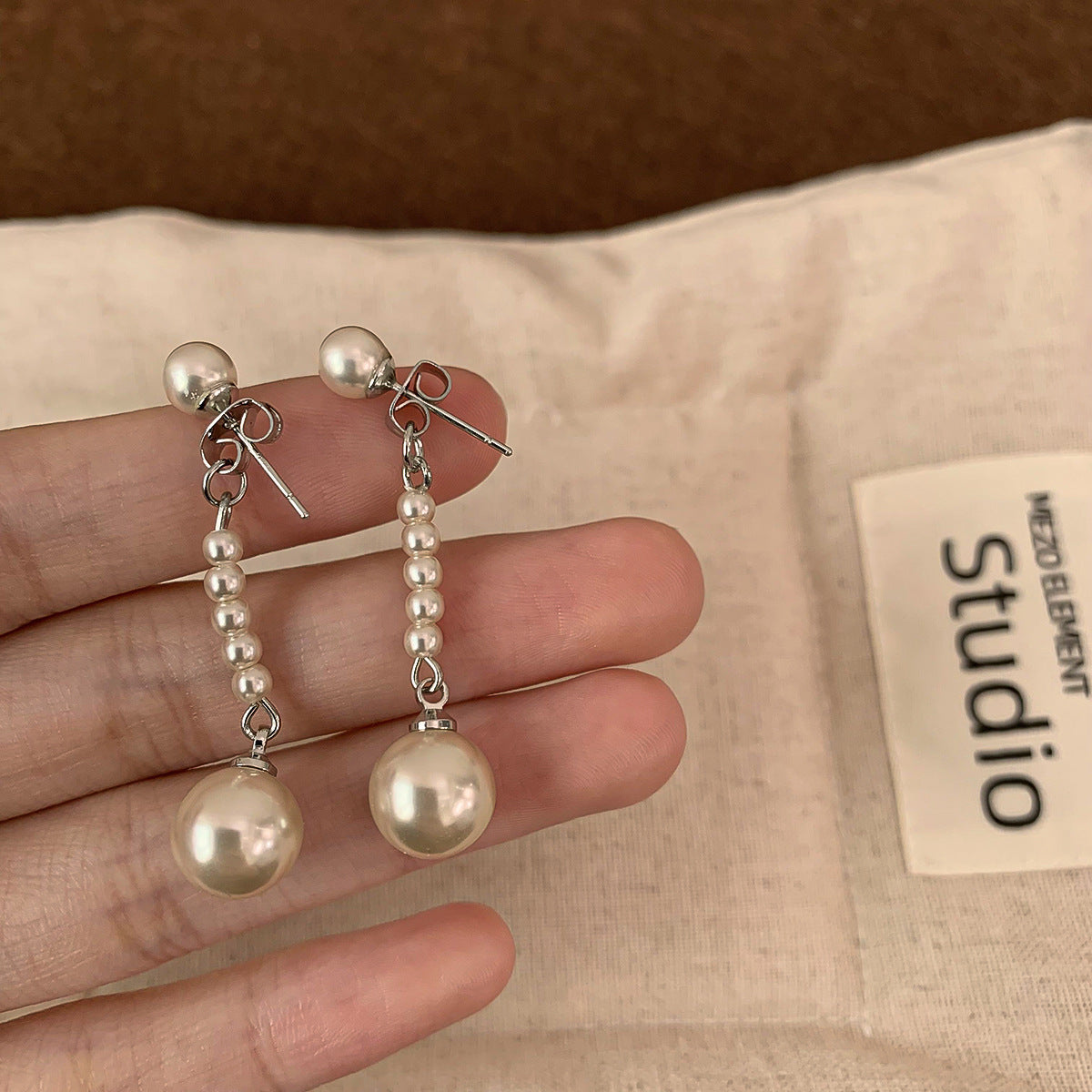 Lux Niche Temperament High Sense Frosty Style Small Simple Fashion Earrings