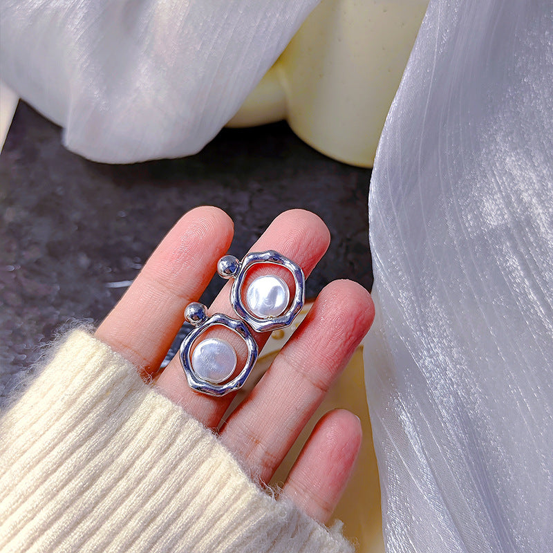 Simple Graceful Metal Pearl Personalized Cold Earrings