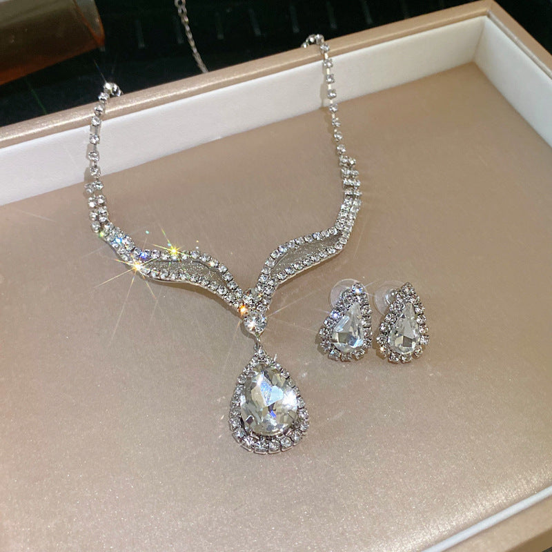 Light Luxury High-grade Zircon Niche Retro Clavicle Jewelry Set