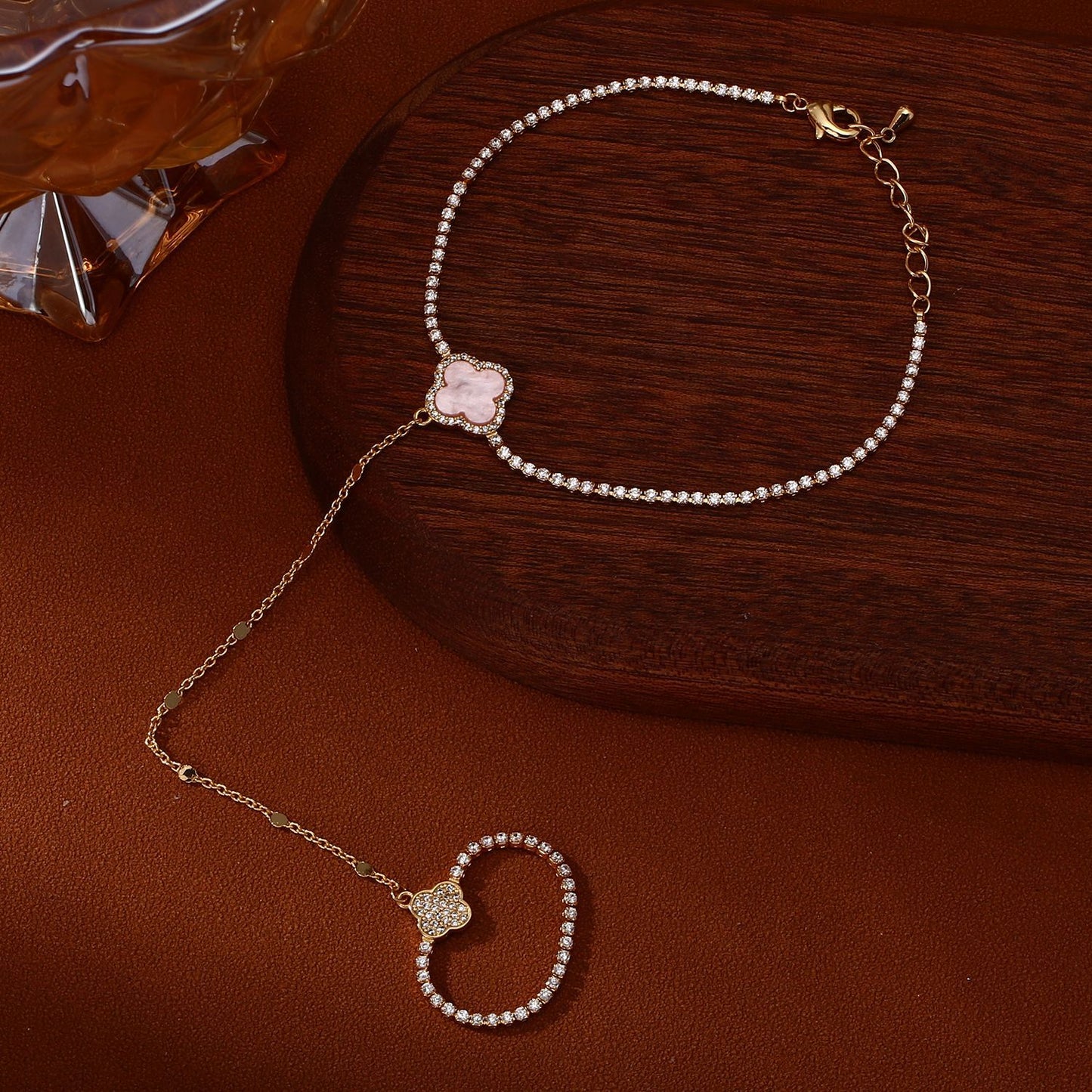 Plated Real Gold Sweet Cool Style Finger Chain Integrated Fashion Bracelet