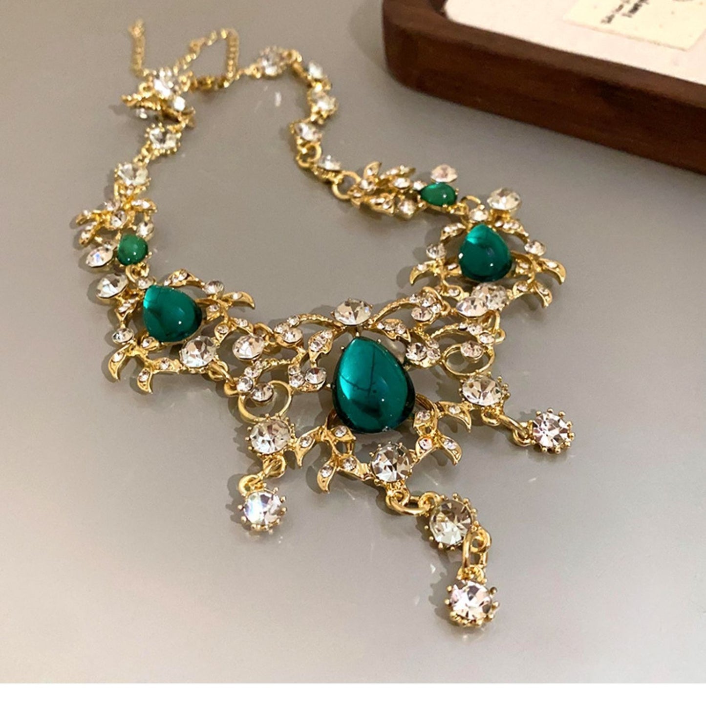 Exaggerated Diamond Leaf Drop Trendy Court Style Temperament Clavicle Necklace