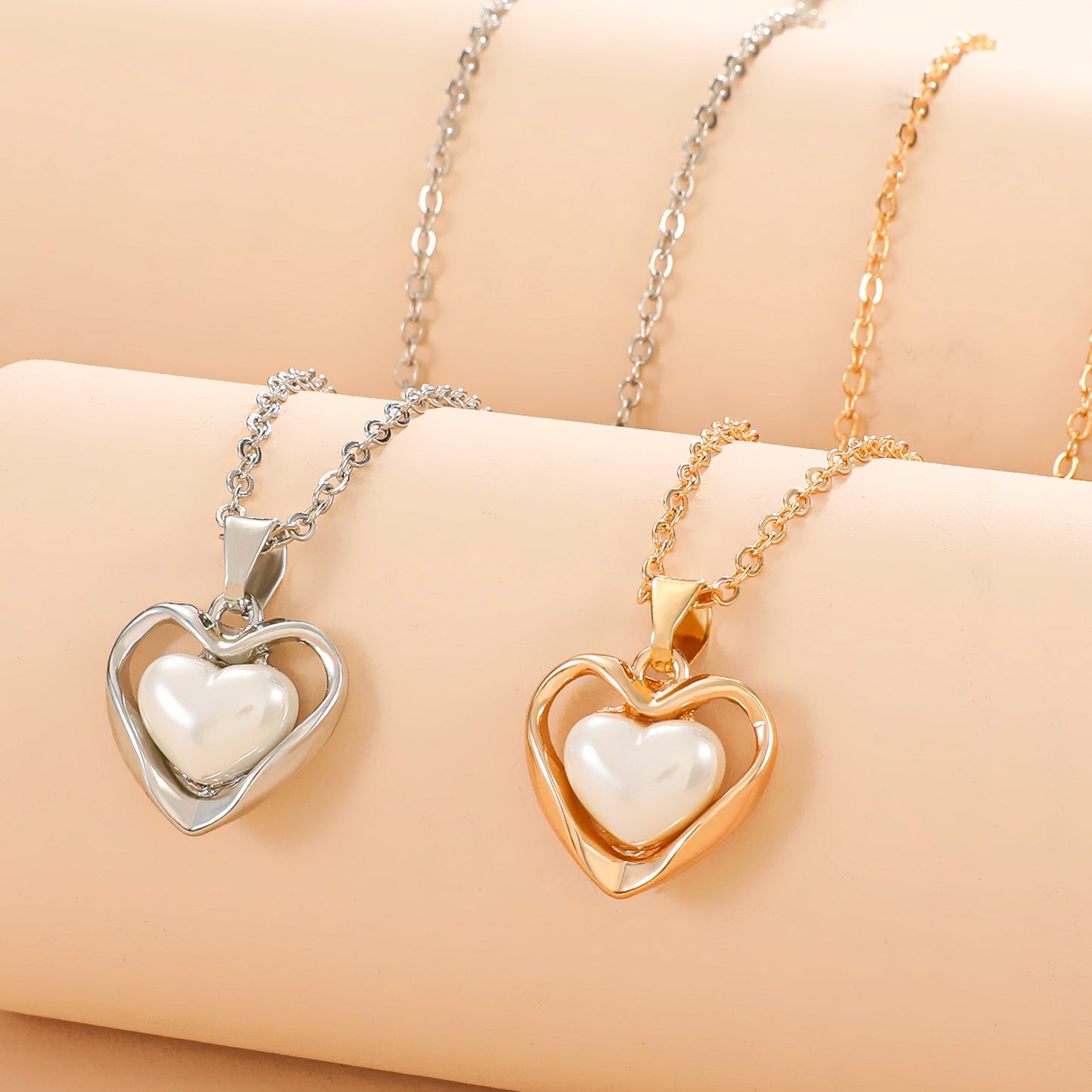 Heart-shaped Hollow Pearl Light Luxury Clavicle Necklaces