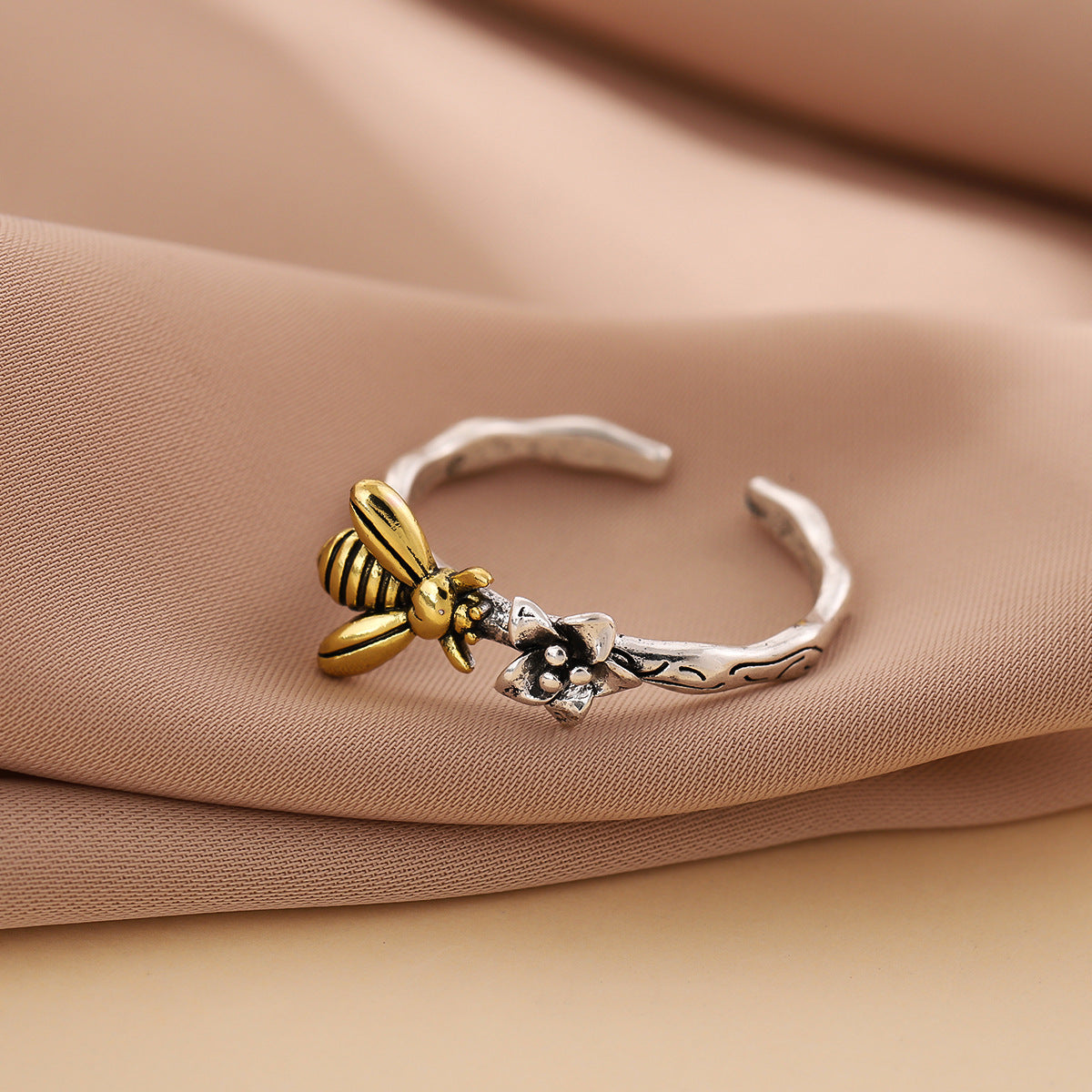 Women's Retro Creative Personalized Bee Flower Plated Two-color Simple Temperament Open Ring