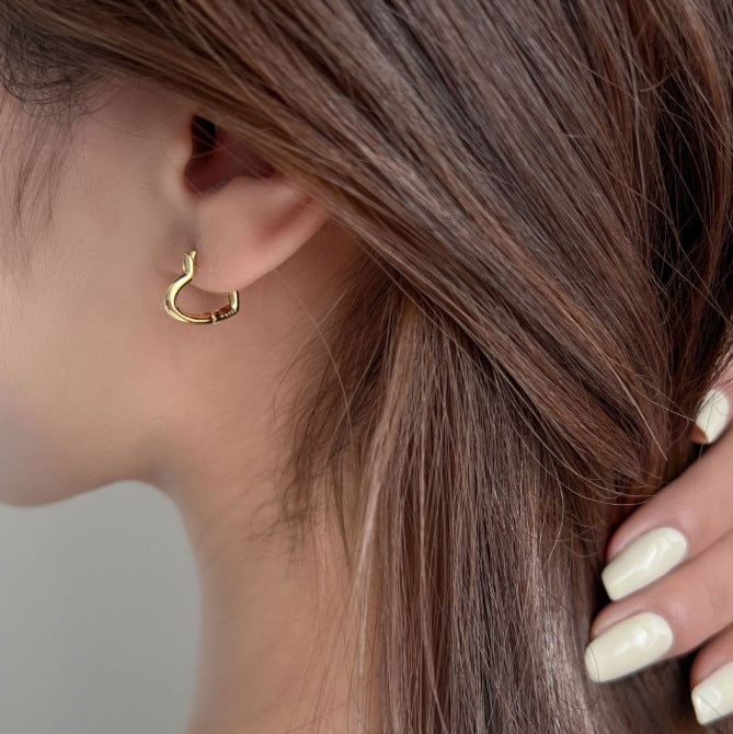 Hollow Heart-shaped Female Temperament Light Luxury Rings