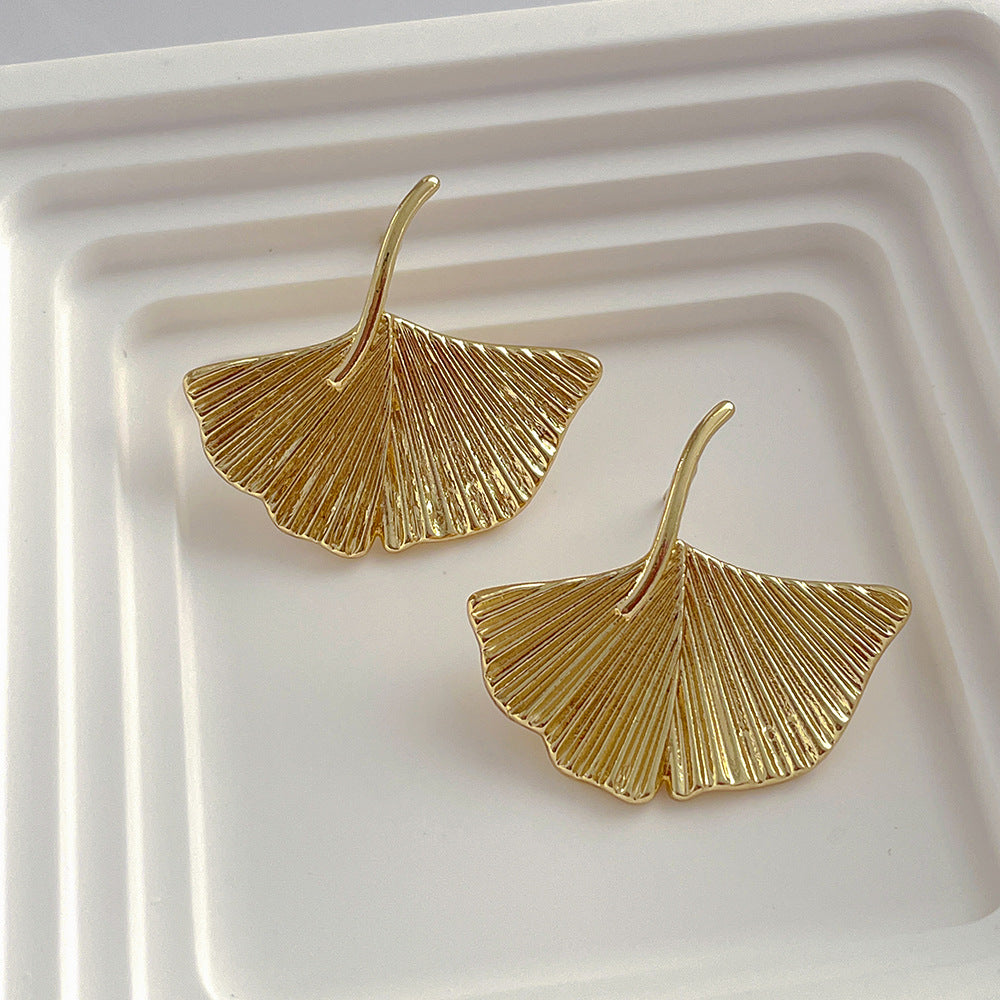 Design Ginkgo Leaf Shape Metal Sier Needle Cold Wind Personality Earrings