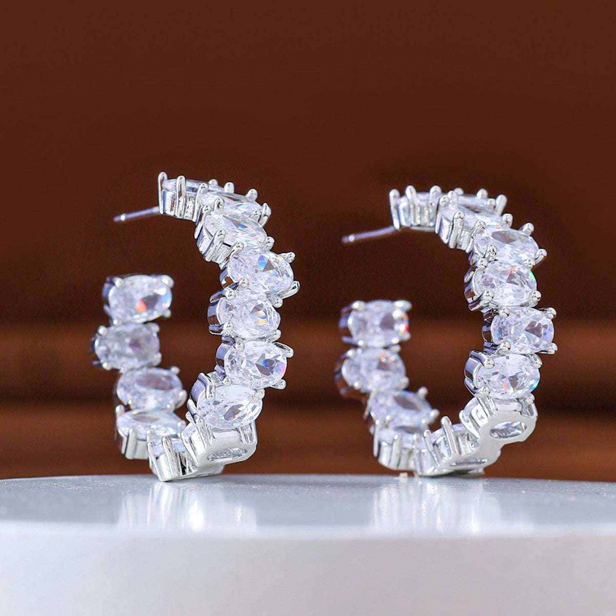 Women's Inlaid Zircon Super Flash Shaped High-grade Light Luxury Stud Earrings