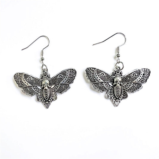 Boucles d'oreilles gothiques à la mode avec crâne et papillon