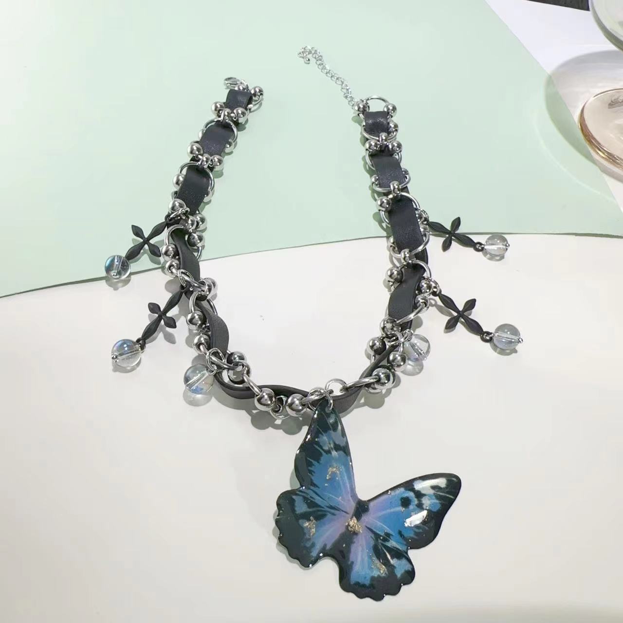 Collier de sous-culture papillon pour femmes, colliers assortis avec tous les colliers