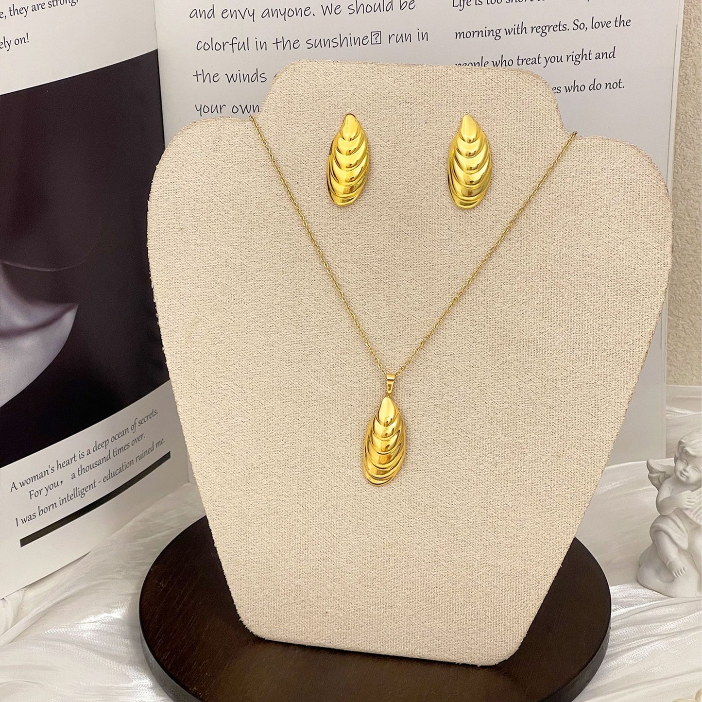 Vacuum Plated Gold Texture Stainless Steel Light Luxury Minority Jewelry Set