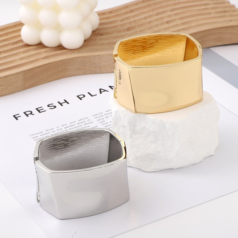 Popular Stylish Glossy Square Niche Exaggerated Symmetrical Spring Bracelet