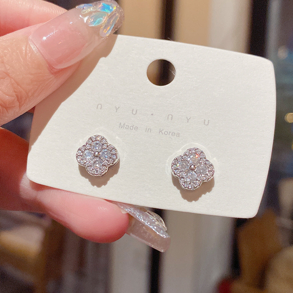 Needle Four-leaf Design Sense Niche Exquisite Small Cute Light Stud Earrings