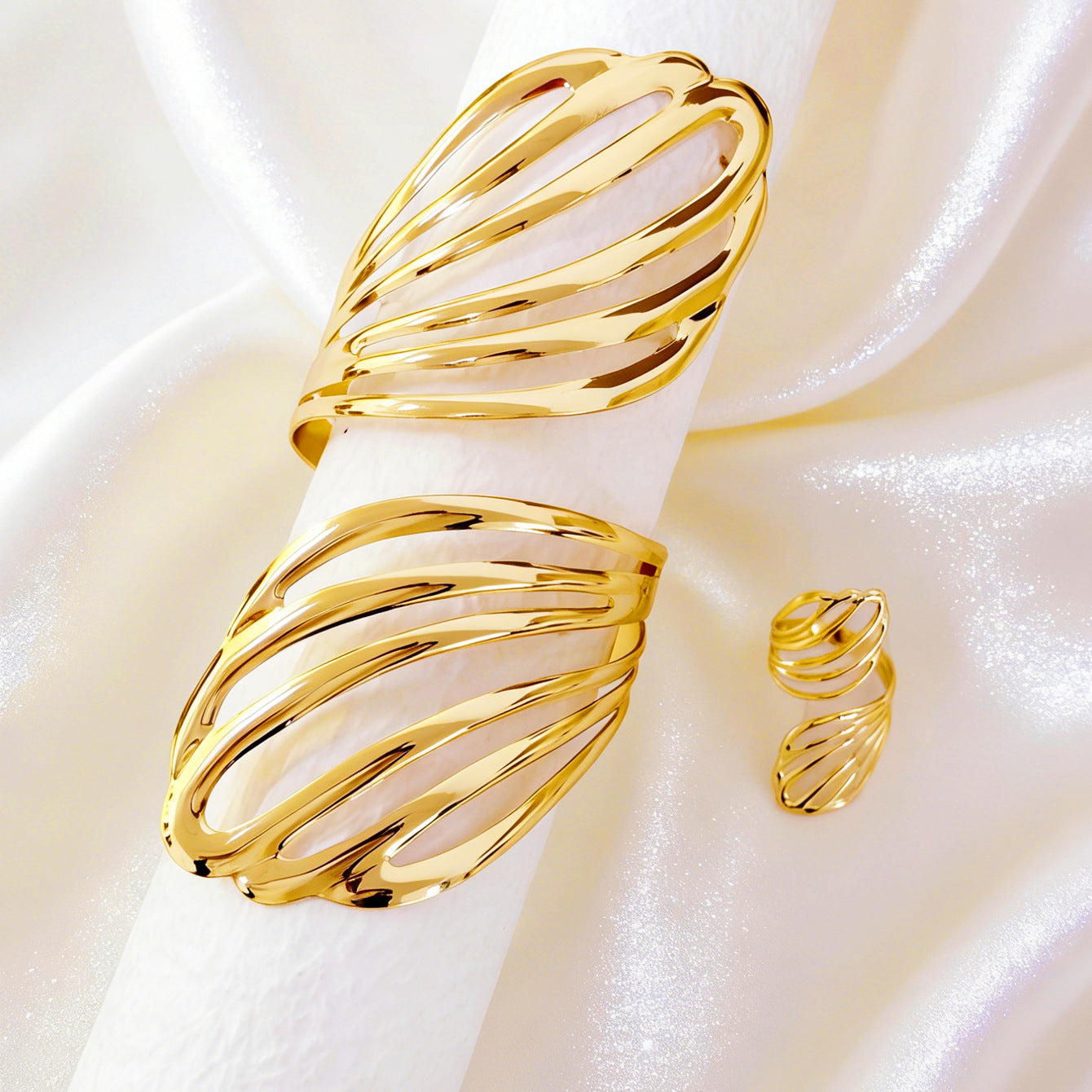 Fashionable Golden Hollow Wavy Shell Winding Spiral Bracelets