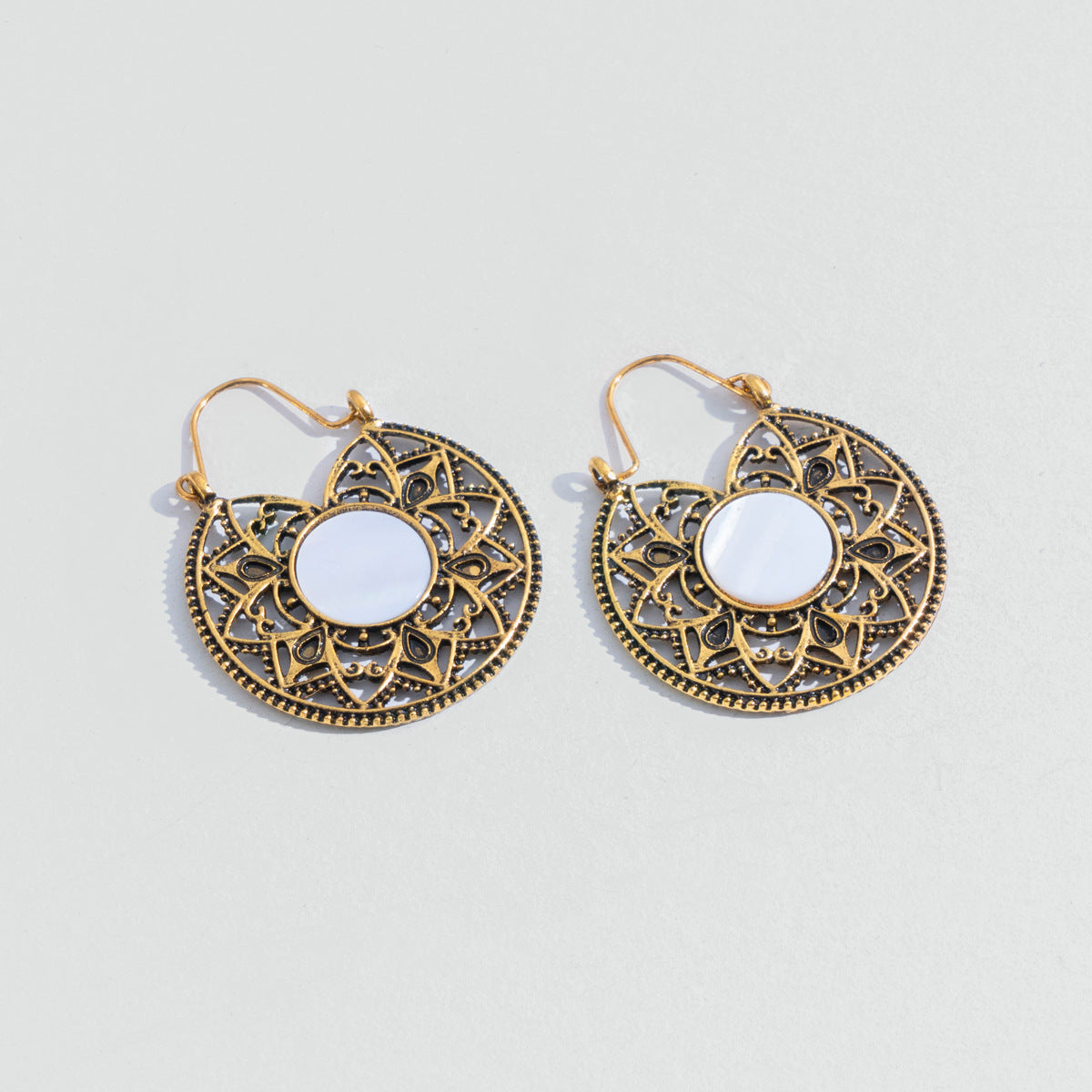 Boucles d'oreilles vintage creuses sculptées pour femmes, pétoncles géométriques