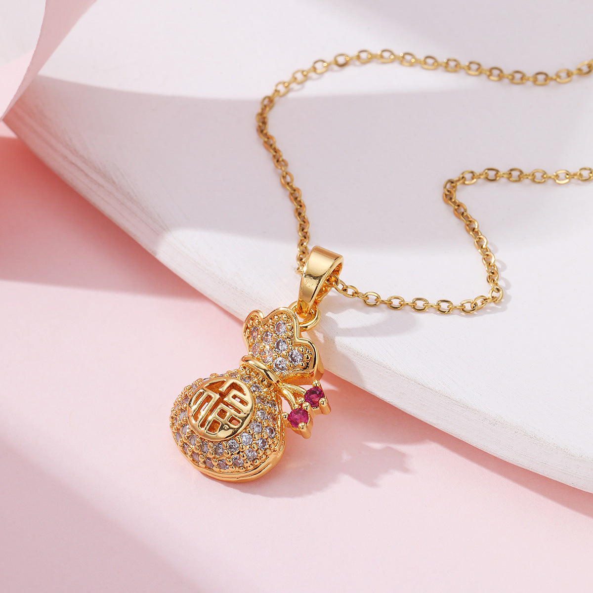 Female Refined Stylish Versatile Light Luxury Necklace