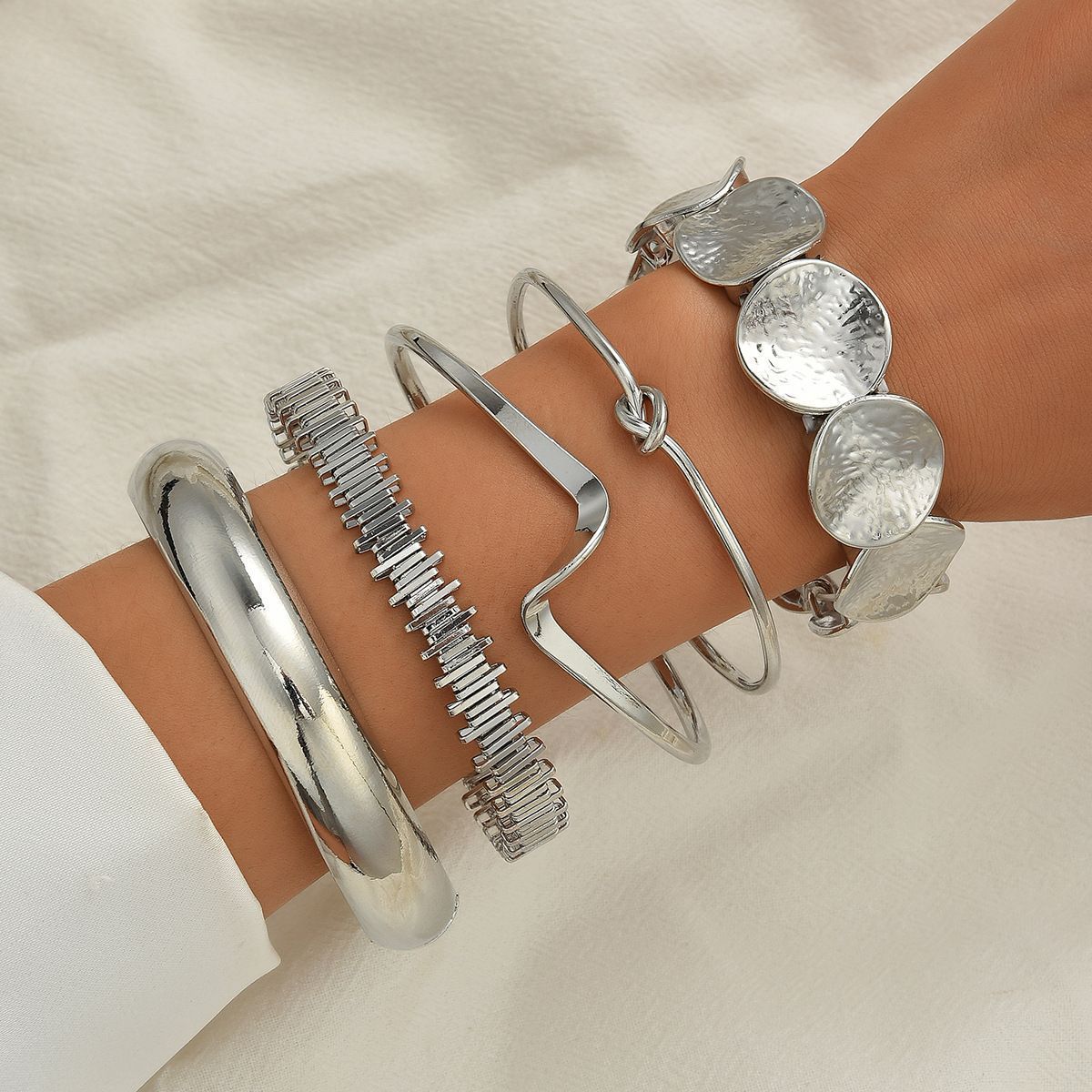 Stitching Round Metal Texture Glossy Hug Spring Bracelet