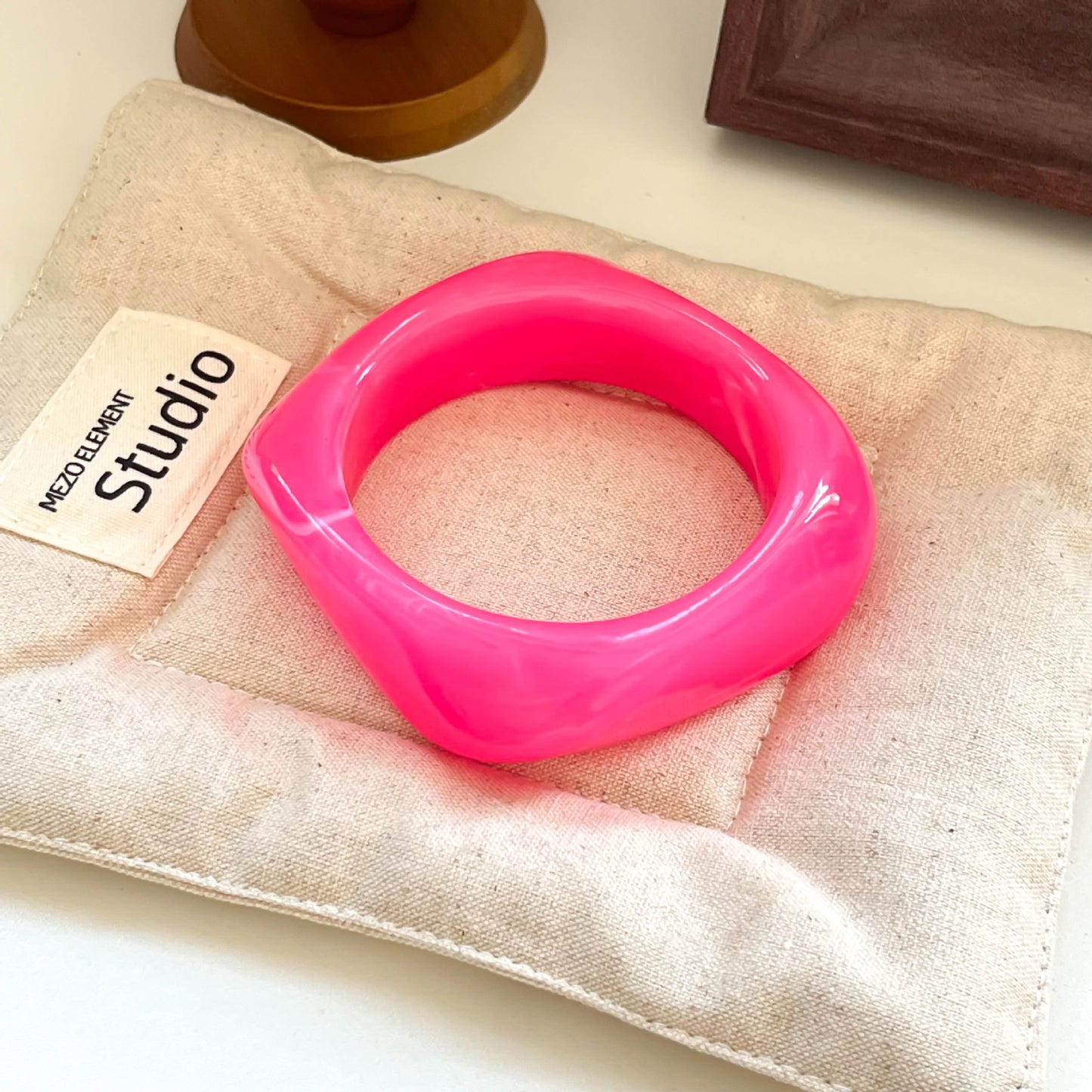 Women's Irregular Blooming Resin Curved Girlfriends Bracelet