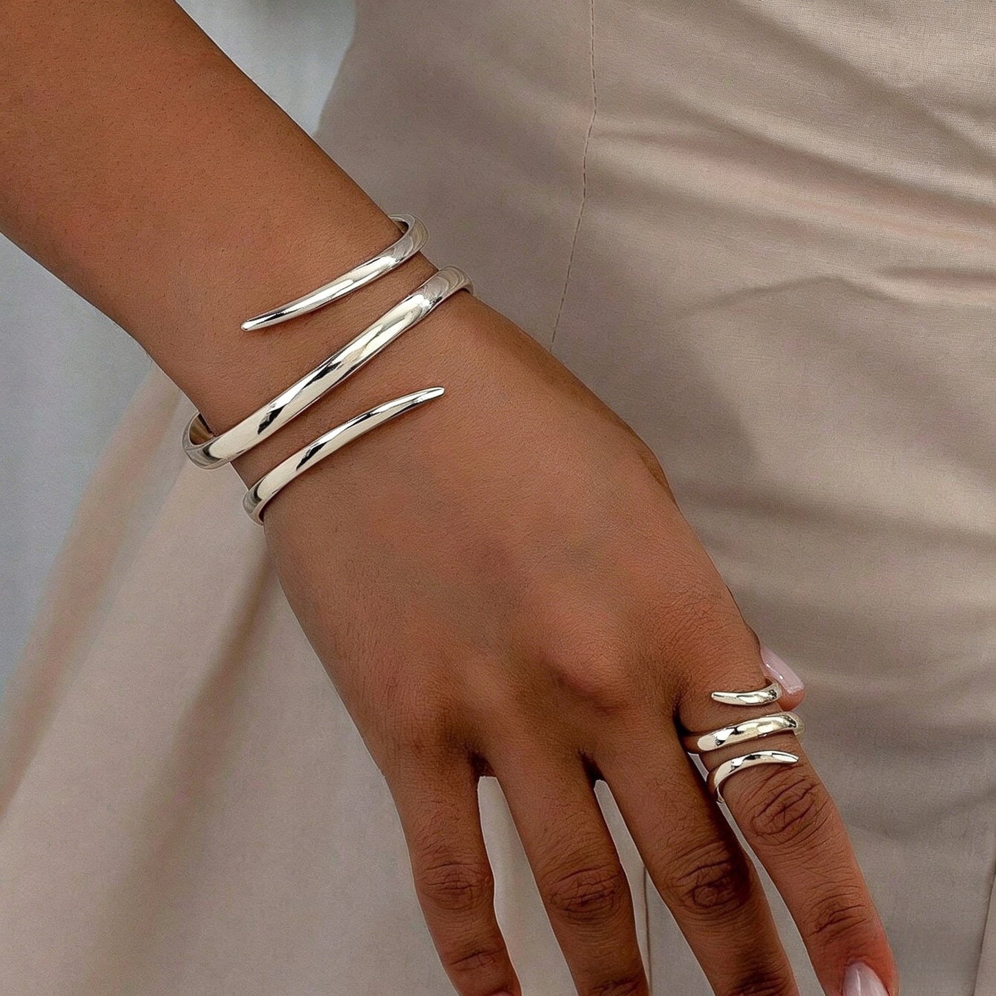 Design Golden Personalized Exaggerated Open Light Bracelet