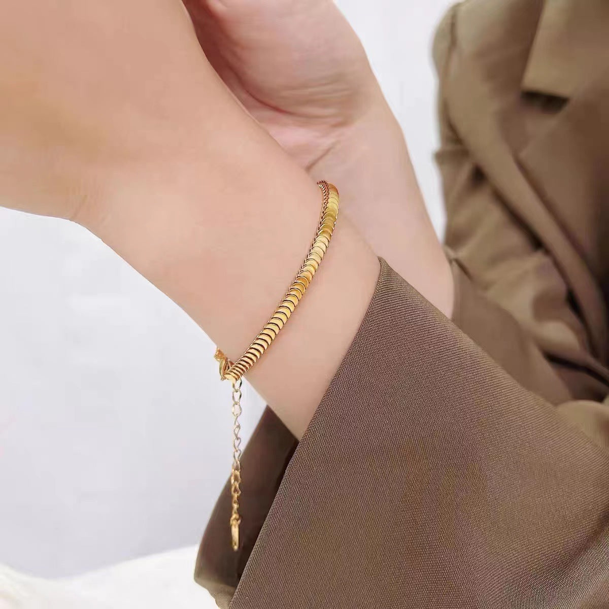 Scale Female Fashion Personality Gold Design Bracelets