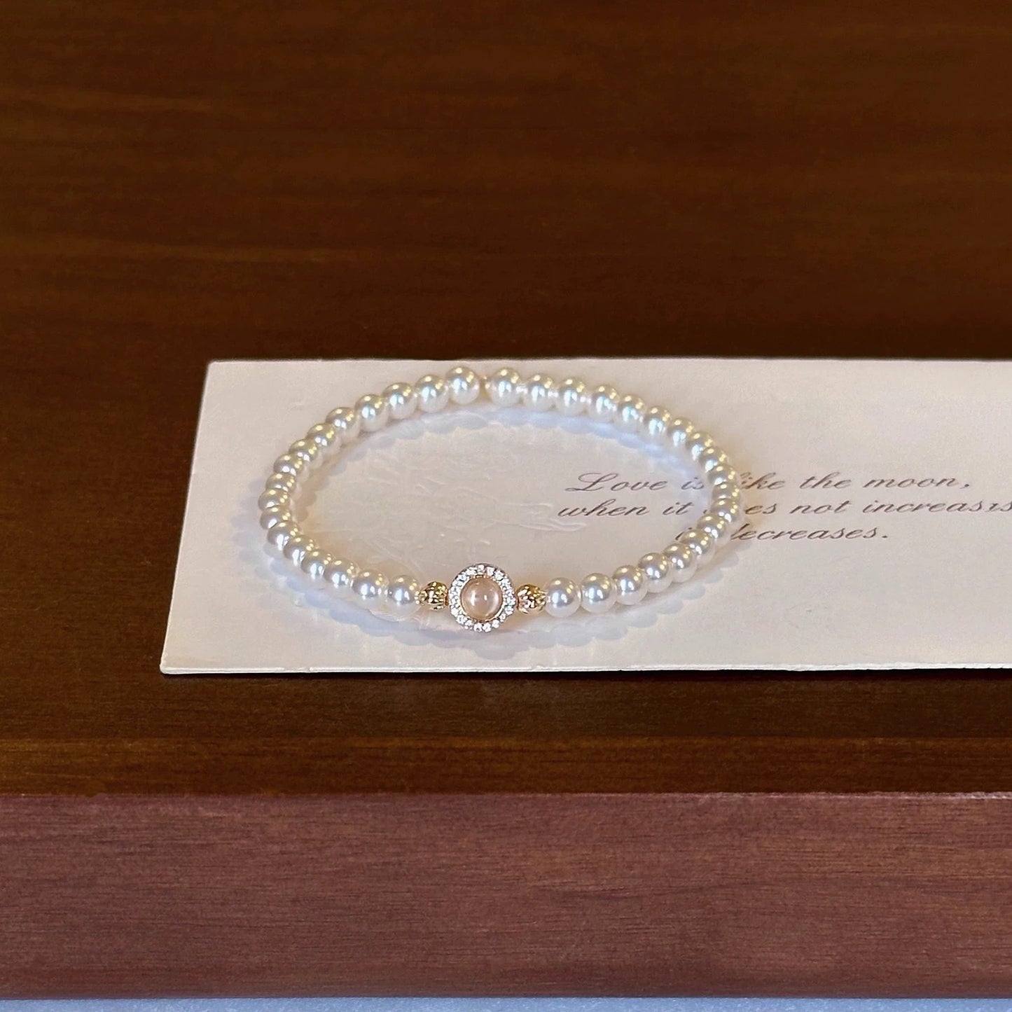 Women's Pearl Light Luxury High-grade Niche Design Elegant Natural Shell Bracelets