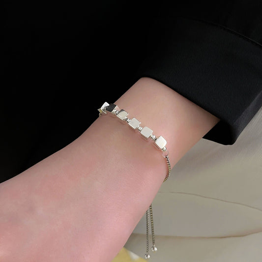 Einfache, hochwertige und elegante Armbänder für Damen im Nischendesign