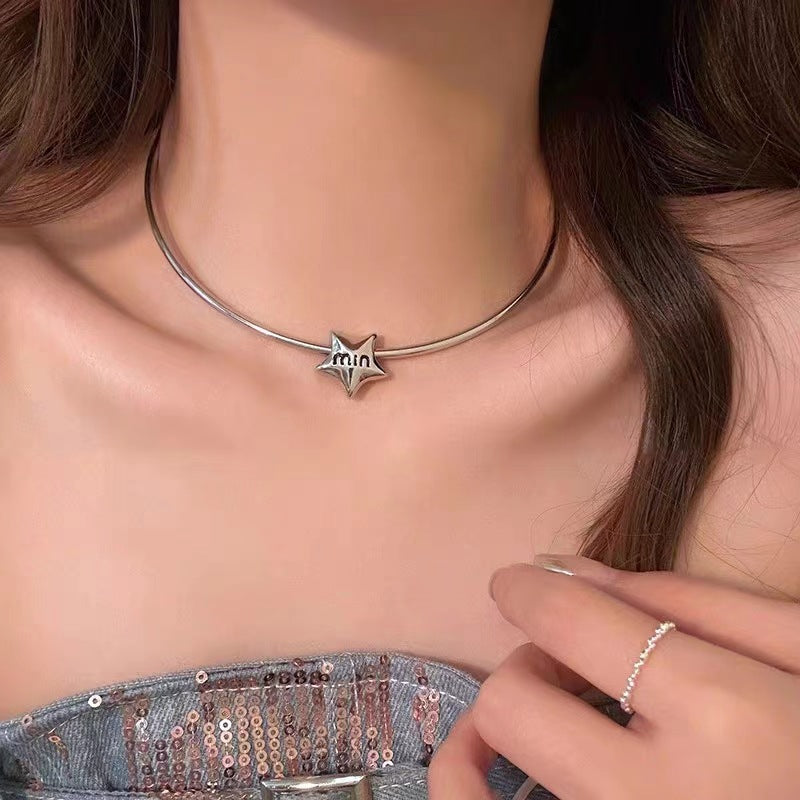 Collier en métal léger pour femmes, colliers de luxe minoritaires de haute qualité