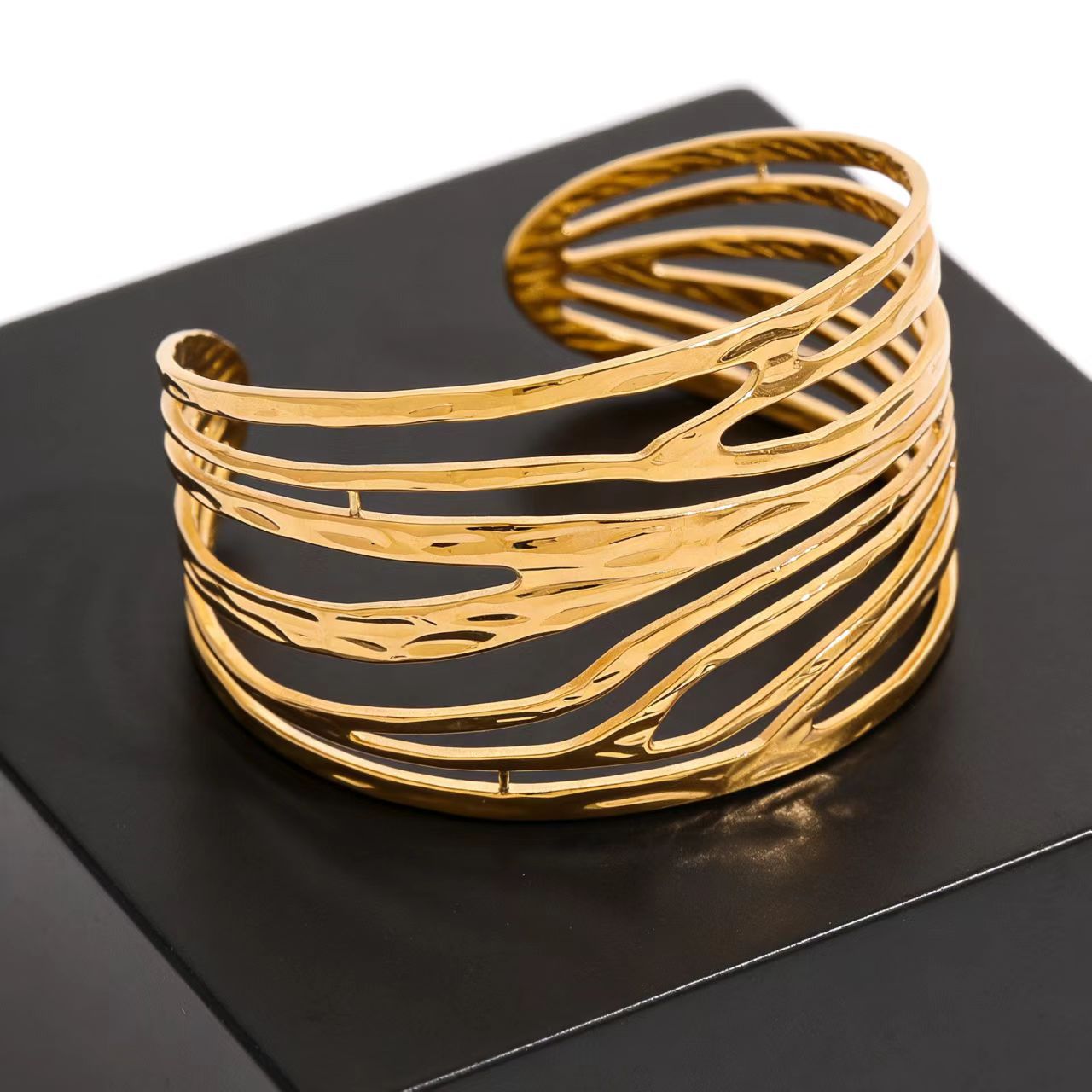 Retro Hollow Exaggerated High-grade Open Adjustable Niche Bracelets