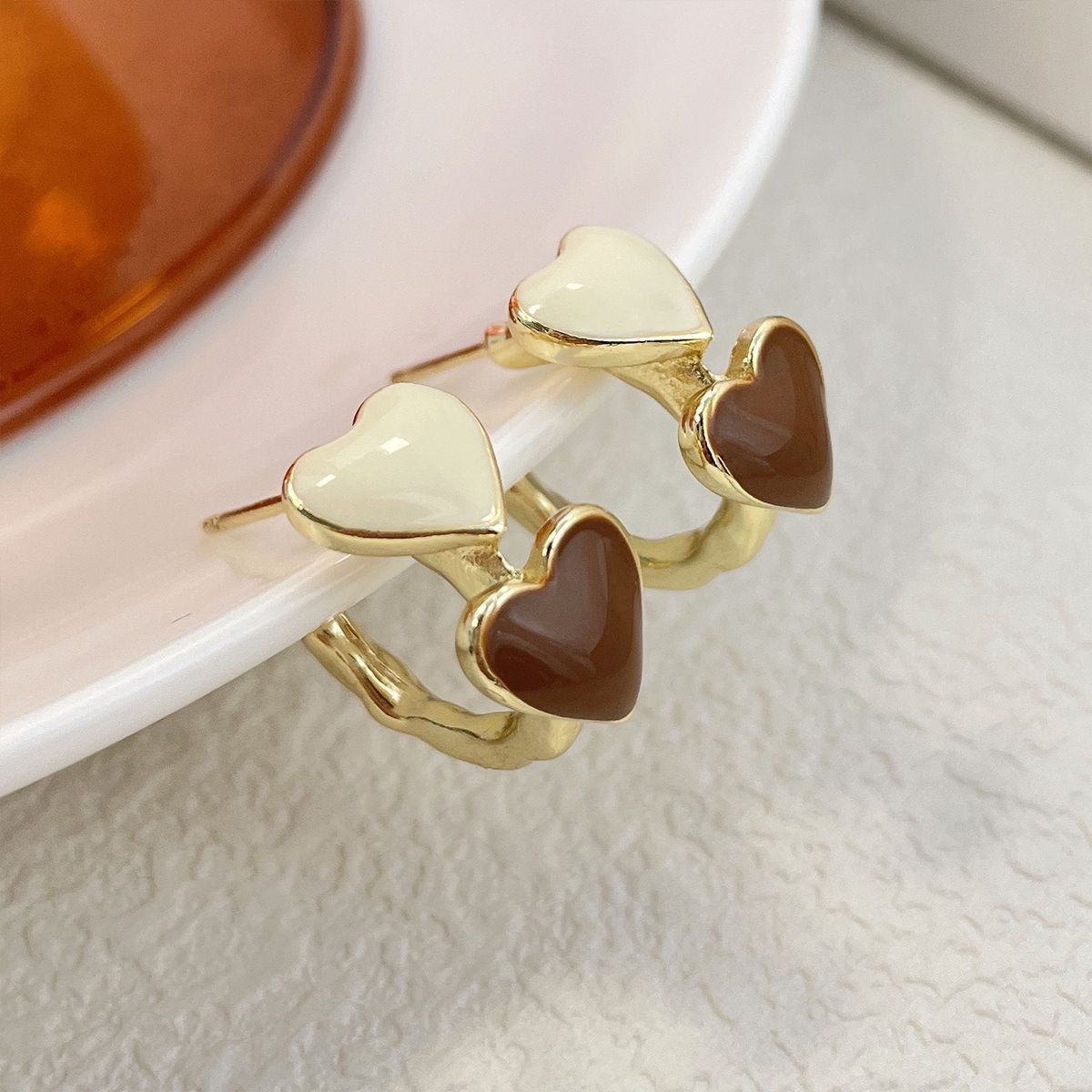 Women's Retro Oil Dripping Heart Shaped Exquisite Earrings