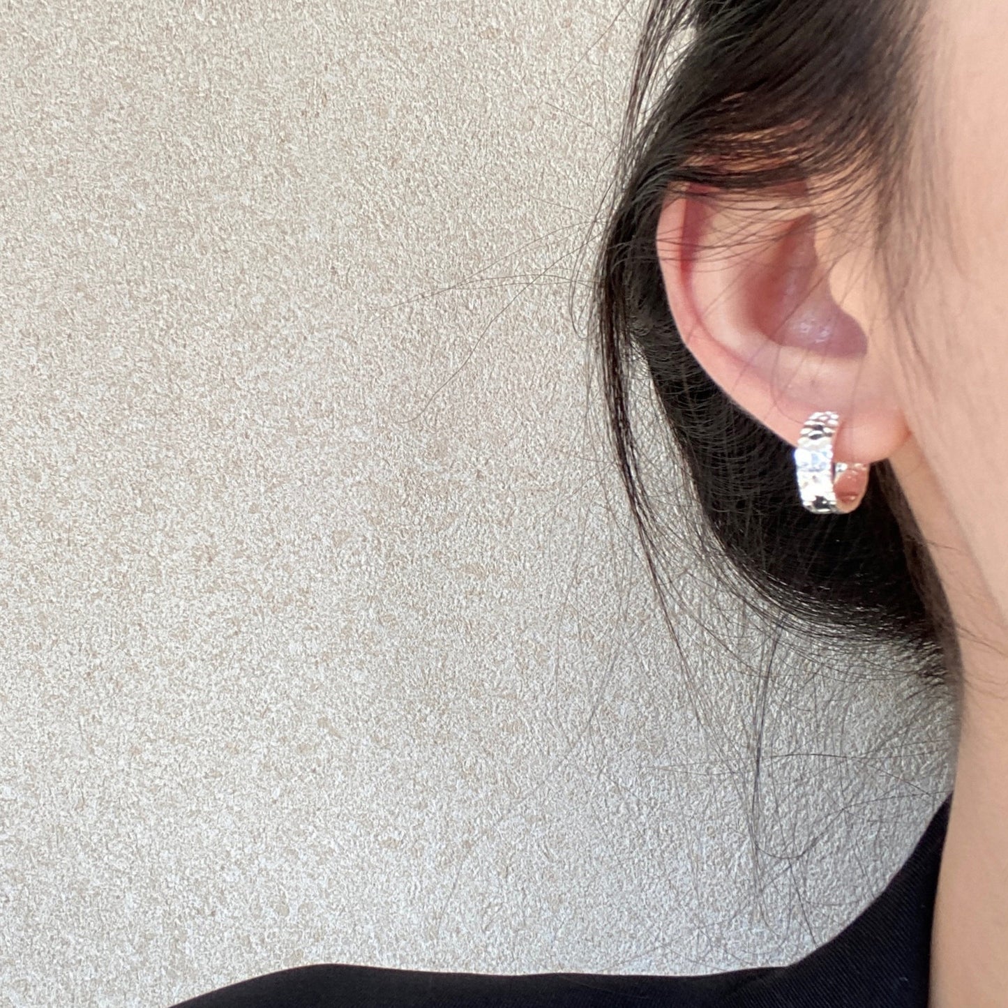 Women's Retro Scales Mush Ice Clip Niche Hammered Exquisite Ear Buckle