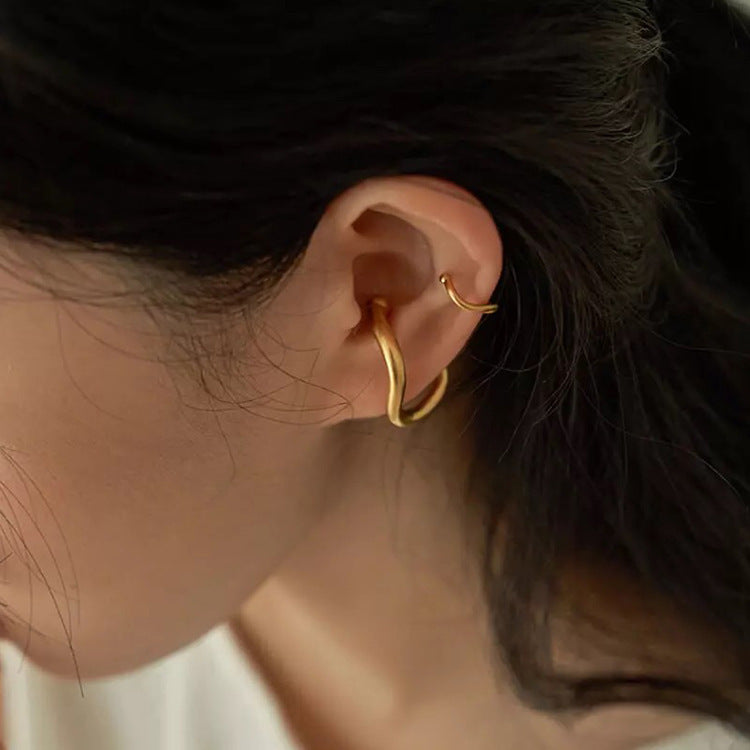 Women's French Retro Twisted Metal Niche Temperament Ear Clip