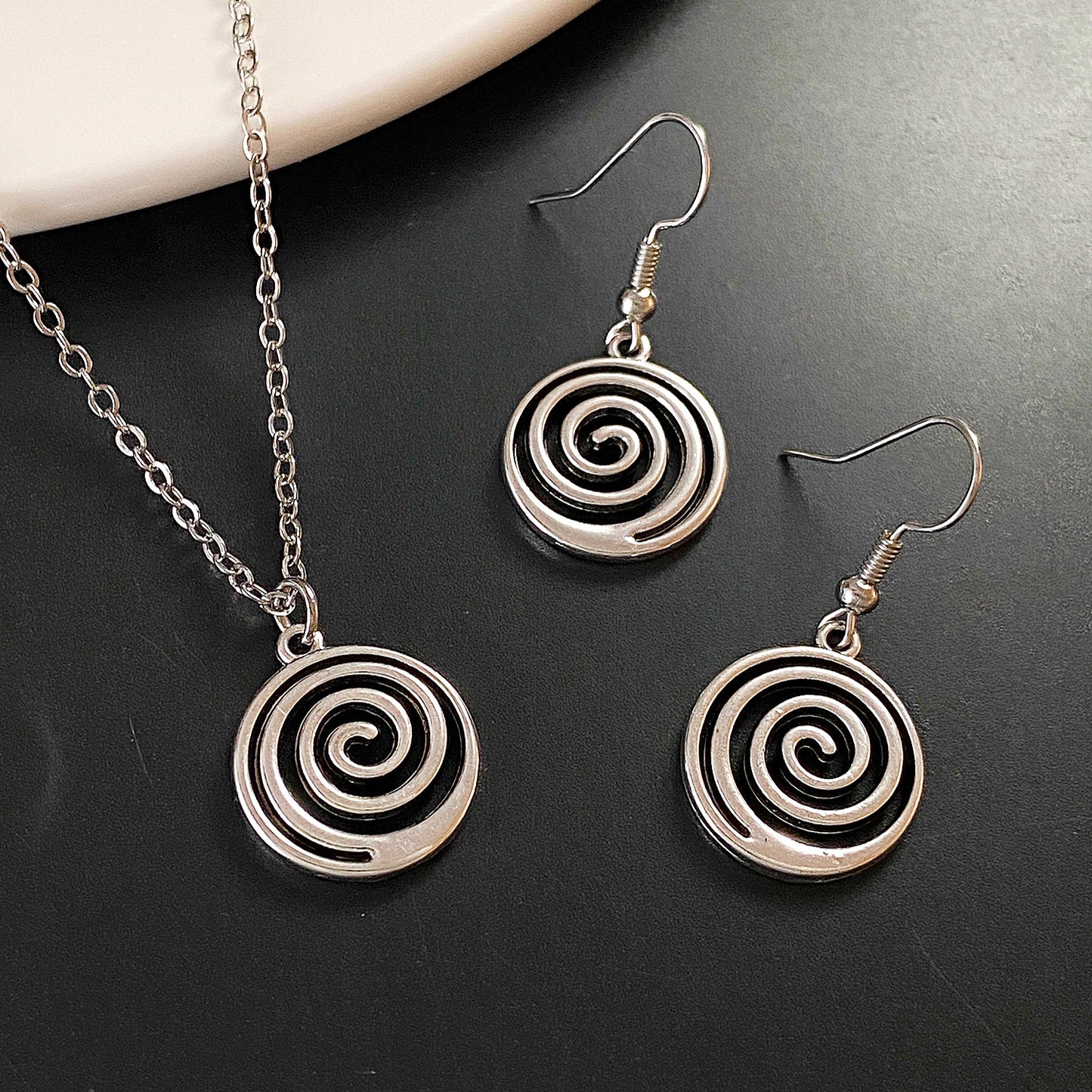 Women's & Men's Fashion Personality Retro Simple High Quality Whirlpool Eardrops Jewelry Set