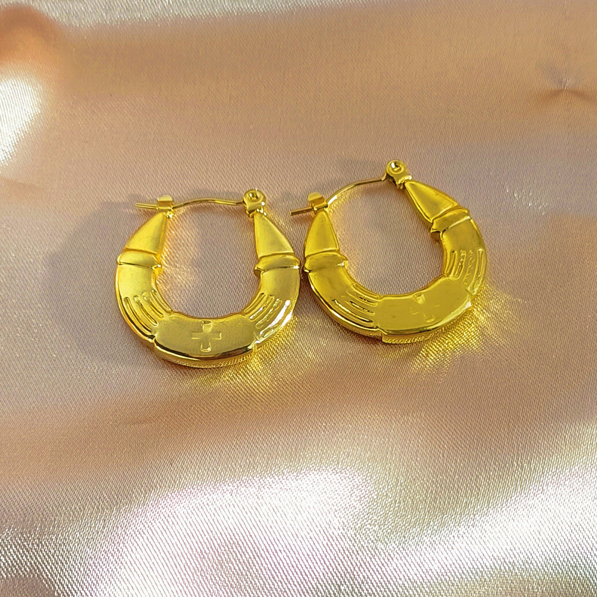 Women's Hydraulic Ear Hammer Pattern Minimalist Clip Light Rings