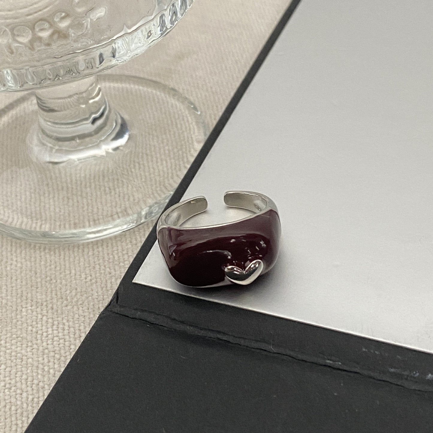Chocolate High-grade Wine Red Enamel Drop Oil Love Heart Flowers Ring