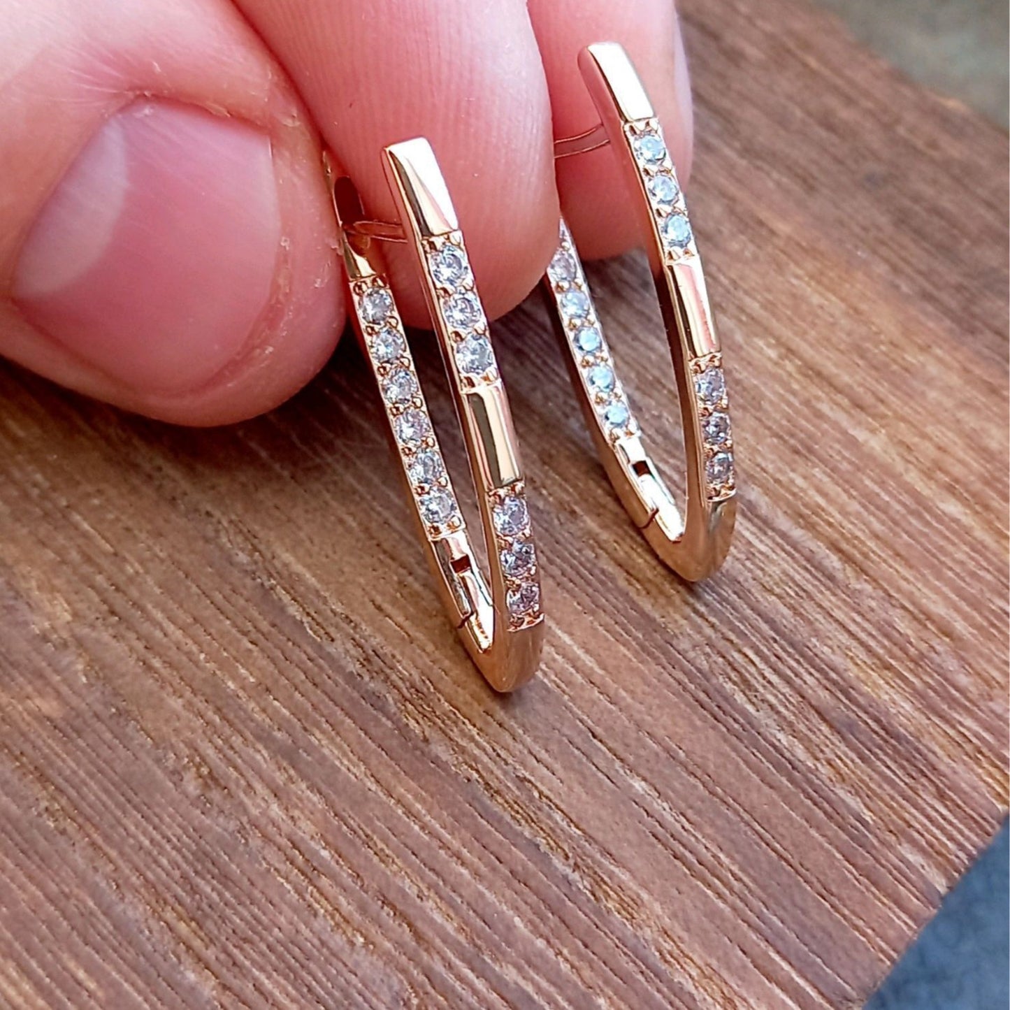 Women's Minority Elegant Fashion Copper Micro Inlaid Zircon V-shaped Clip High-grade Ear Buckle