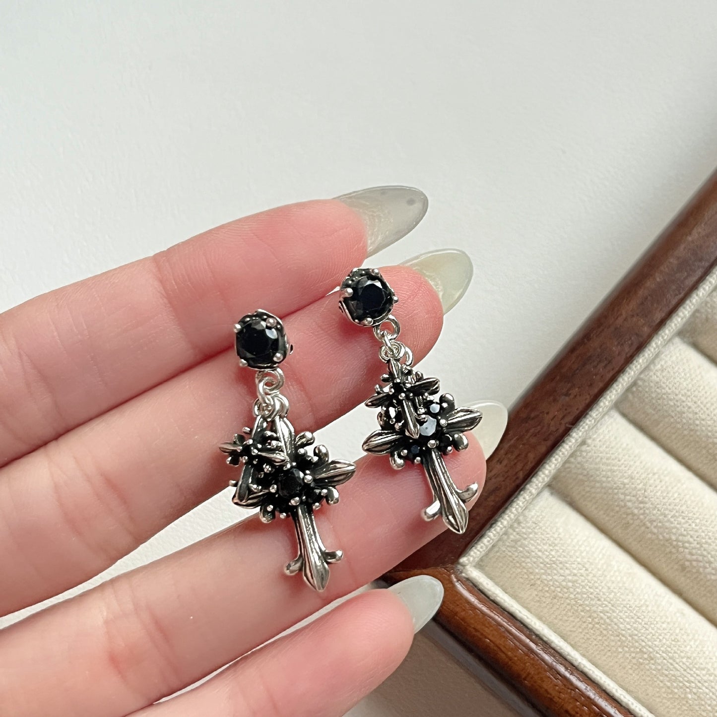 Women's Retro Distressed Cross Trendy Cold Niche Stud Earrings