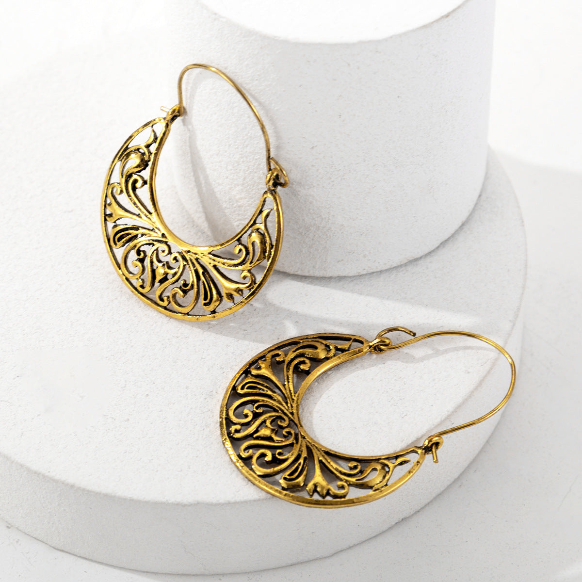 Boucles d'oreilles vintage creuses sculptées pour femmes, pétoncles géométriques