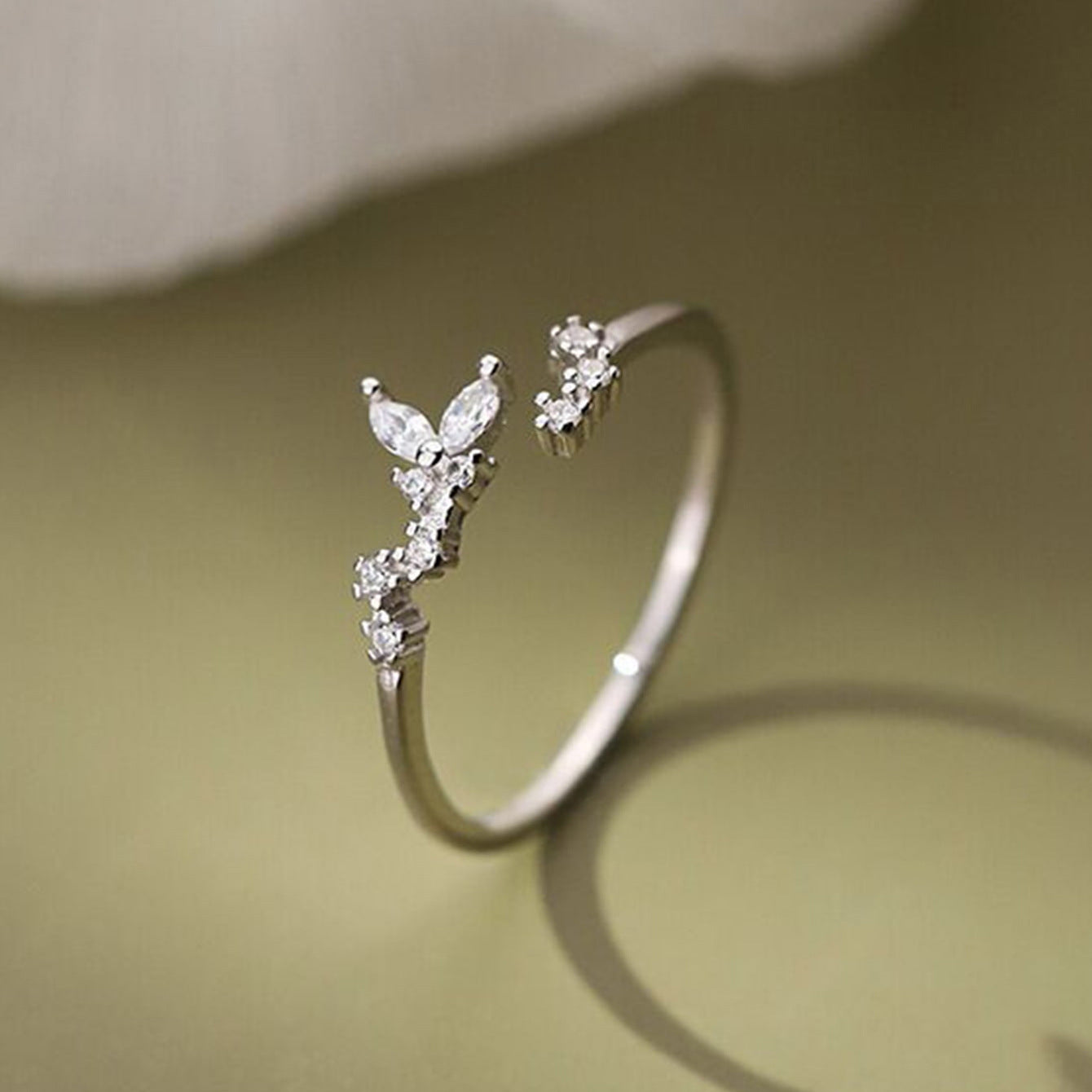 Women's Bud Butterfly Light Luxury Fashion Korean Style Design Fine Circle Ring