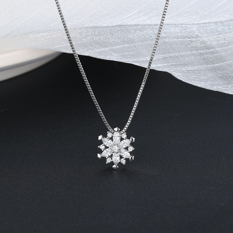 Simple Light Luxury Temperament Rhinestone Sweet Snowflake Necklaces