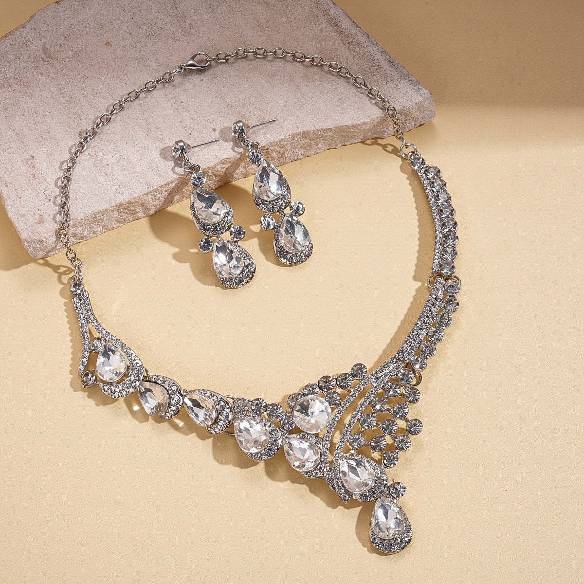 With Diamond Flower Ear Niche Design Clavicle Jewelry Set