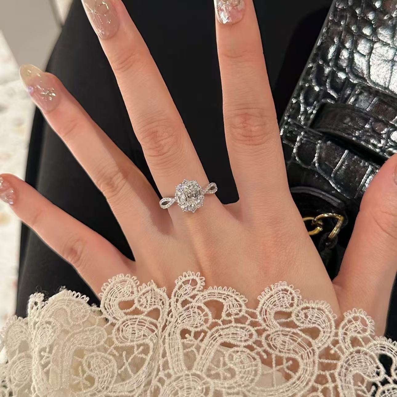 Fireworks Luxury Inlaid Big Diamond Female Advanced Light Minority Exquisite Ring