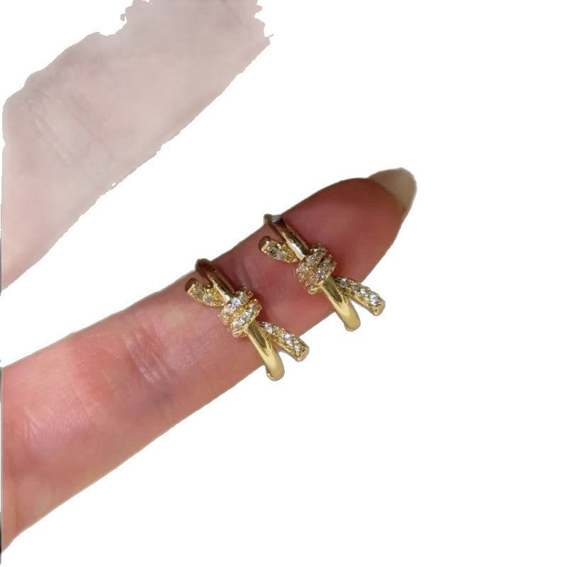 Women's Flash Woven Twisted Bends Hitches High-grade Yellow Gold Stud Earrings