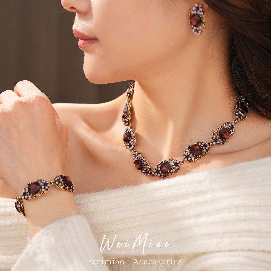Women's Oval Retro Exquisite Clavicle Chain High-grade Light Luxury Jewelry Set
