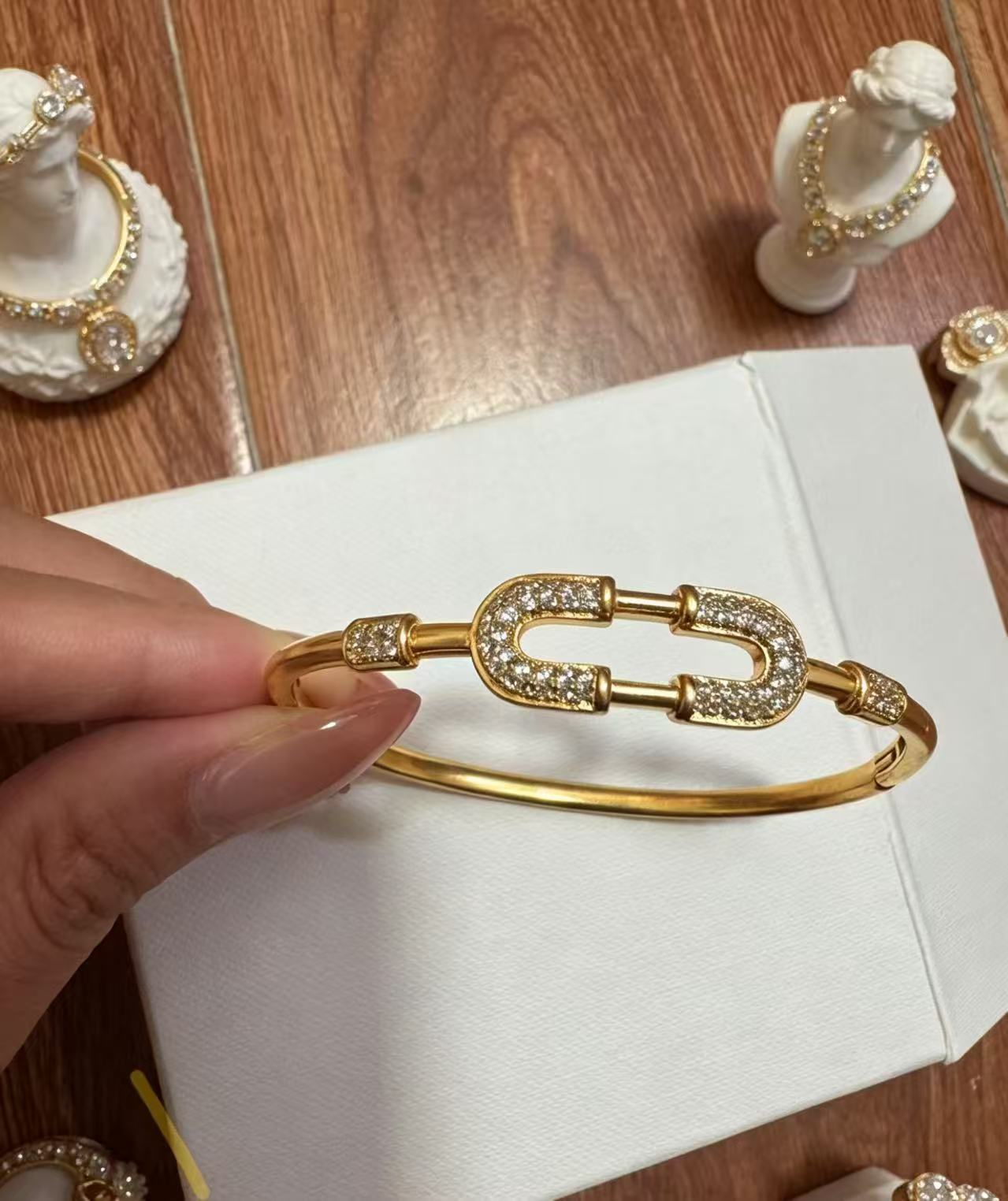 Women's Diamond White Gold Color Micro Inlaid Zircon Light Luxury Wild Bracelet