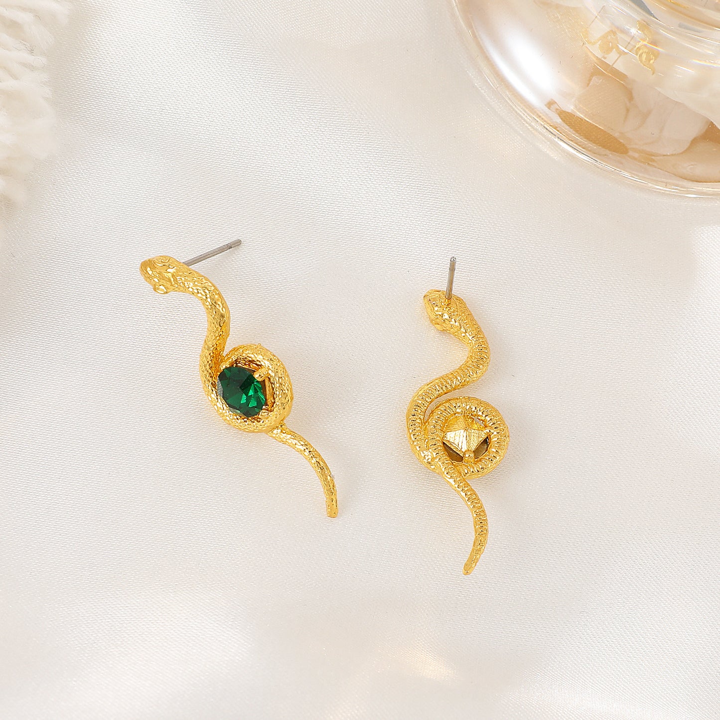 Boucles d'oreilles en forme de serpent pour femmes, mode rétro, enroulement émeraude, simulation de serpent