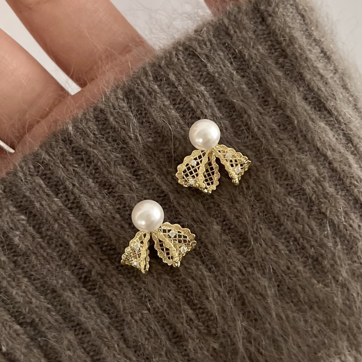 Golden Lace Bow Imitation Pearl Light Luxury High Sense Niche Stud Earrings